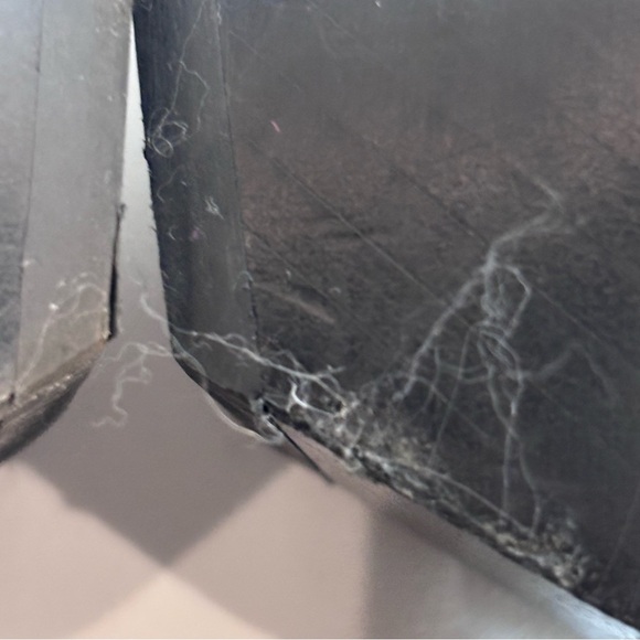 FLUEVOG Truth Alisha Sz 9.5 T-Strap with Skull Buckle Low Heel Leather Sandals - Picture 10 of 15